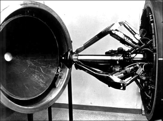 Spacecraft docking devices