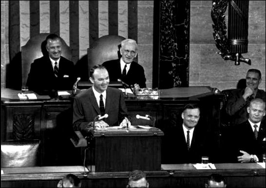 Apollo 11 crew speak to Congress